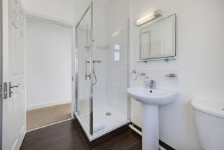 Bright 2 Bedroom, 2 Bathroom Apartment Cardiff Centre! - 1