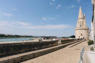 Vue mer, sur le port, près des tours - 7