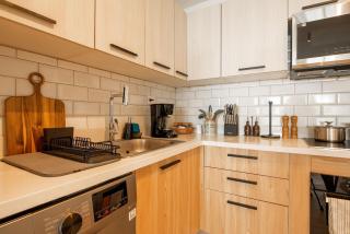ONA | 2BR Ground Floor picuzzi & Private Patio - 1