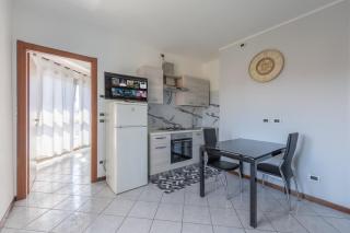 Lumina - Sunny Como Flat with Balcony - 9