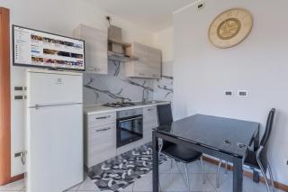 Lumina - Sunny Como Flat with Balcony - 2