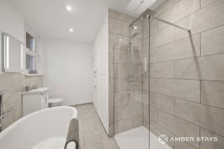 Spacious 4 Bed House in Tunbridge Wells by Amber Stays - Perfect for Business & Contractors, Sleeps 7! - 2
