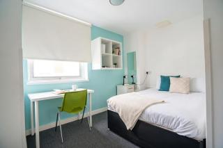 Budget En-suite Room in Coventry City Centre - 4