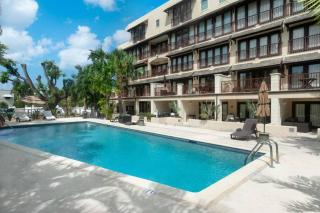 Wonderful 1-bed condo, 2min walk to beach & more - 0