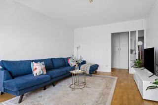 Big room in a large family apartment close to city - 1