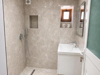 GUGA Host House - 6