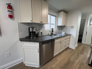 North Barrie !C Cozy and Spacious Private Bedroom with Shared Bathroom - 6
