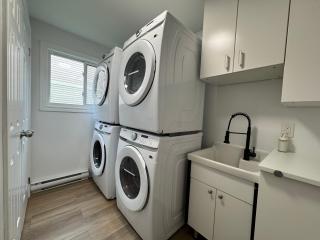 North Barrie !C Cozy and Spacious Private Bedroom with Shared Bathroom - 4