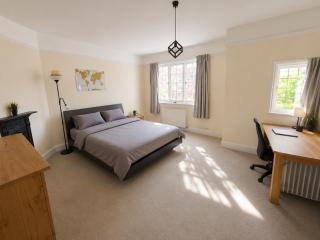 Cosy Room Wimbledon Fast Links to Central London - 0
