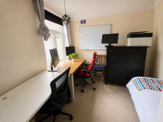 Cosy Room Wimbledon Fast Links to Central London - 1