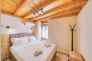 The Prinos Retreat Residence, Traditional Stone House with Rooftop Terrace, Chios - 2