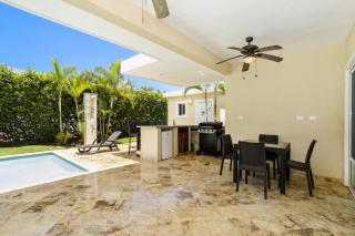 Poolside 2 BR Villa with Shuttle to the Beach - 5