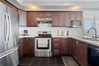 Amazing Spacious house in heart of Richmond hill - 3