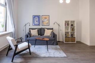 Walkers Paradise! Smart TV King Bed Coffee - 7