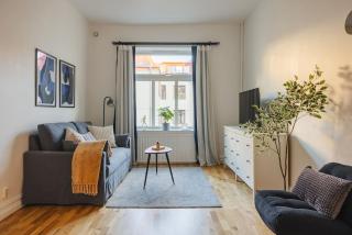 Top Location Comfy King Bed & Workspace Coffee - 9