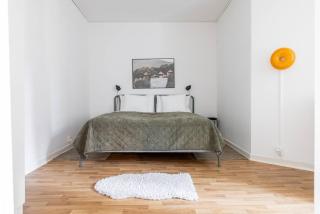 Top Location Walk Score 98 King bed Coffee - 9