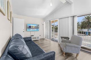 Plunge into Fun & Sun at Siesta Key- A Coastal Gem - Aloha Kai Suite - Roelens - 8