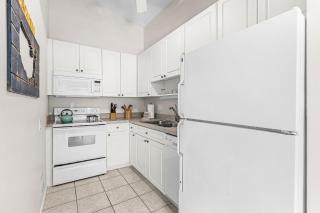 Plunge into Fun & Sun at Siesta Key- A Coastal Gem - Aloha Kai Suite - Roelens - 1