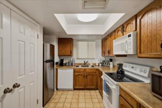 Cozy 2 bedroom Condo with Golf Course views - 6