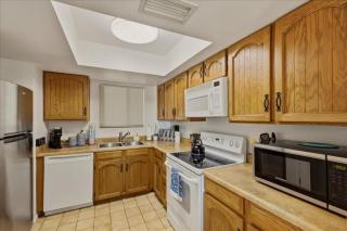Cozy 2 bedroom Condo with Golf Course views - 5