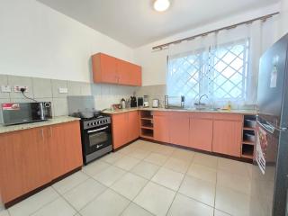 Marie's 2bed Lakebreeze all-ensuite,Milimani ksm 3 - 4