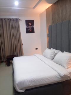 Royal vantage hotel and suites - 3