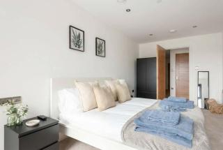Modern & Spacious 1 Bedroom Apartment in Leeds - 9