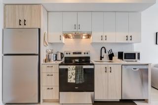 Escarpment Views - Luxury 1BR Condo - Resort-Style Amenities in North Burlington - 5