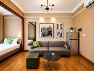 The Manor - Quiet, Comfortable & Central Studio with Pool Access - 0