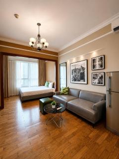 The Manor - Quiet, Comfortable & Central Studio with Pool Access - 9