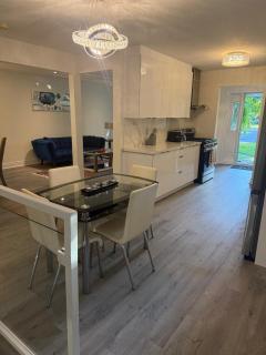 Executive Parkside Retreat in Heart of Unionville - 2