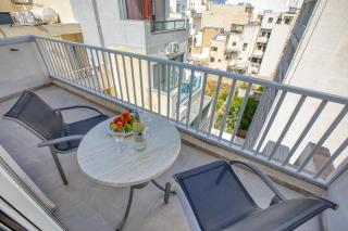Gzira Penthouse 2BR Peaceful Balcony - 9