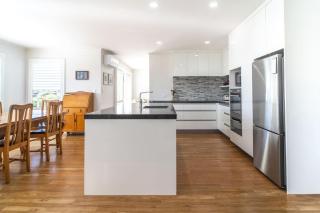 Spacious Coastal Retreat, Ideal for Families - 4