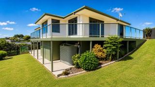 Spacious Coastal Retreat, Ideal for Families - 2