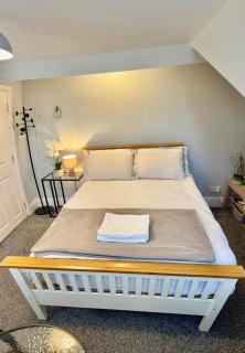 Ensuite Near Hillsborough Stadium Peak District Fast WiFi and Free Parking - 9