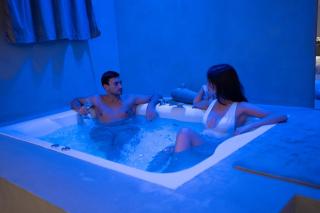 Four Luxury Suite - 2