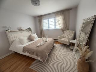 Cozy Home Near Place Bell - 9