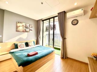 Modern Studio with Panoramic Lake and Skyline Views - 6