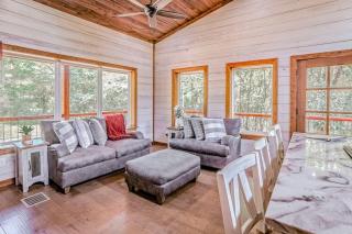 Pet Friendly Broken Bow Cabin with Private Hot Tub Near Beavers Bend State Park - 4