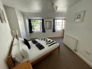 3BR Historic Townhouse for 6 Guests - 9