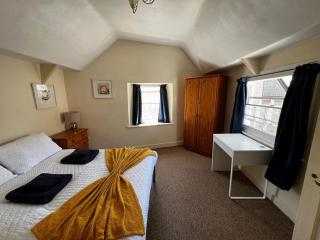 3BR Historic Townhouse for 6 Guests - 3
