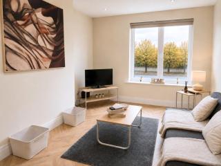 Stylish 3BDR in Glasgow - Sleeps 7 - Parking - 5