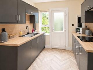 Stylish 3BDR in Glasgow - Sleeps 7 - Parking - 6