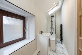 Stylish 2BDR inAberdeen - Sleeps 6 -Free Parking - 6