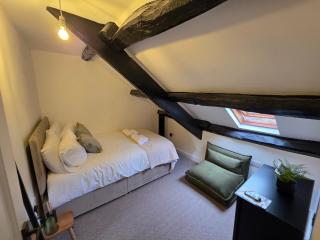 Rose Cottage , Newly Renovated - 2