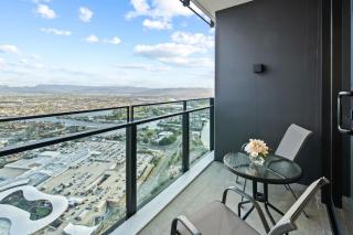 Luxury Broadbeach Island Stay with Ocean Views - 7