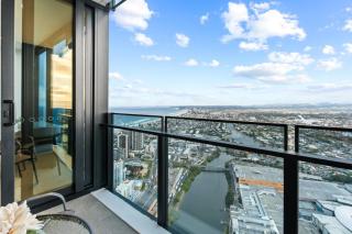 Luxury Broadbeach Island Stay with Ocean Views - 5