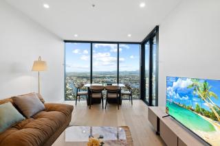 Luxury Broadbeach Island Stay with Ocean Views - 4