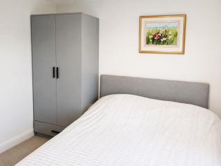 Comfortable 2 BDR in Montrose - Sleeps 4 - Parking - 8