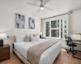 Downtown Luxury 2BD 2BA Pool Spa Pking Bowling - 9